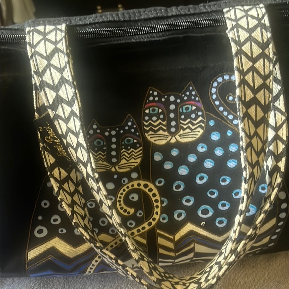 Laurel Burch Black and Blue Tote with Chevron Pattern in a pristine condition - Picture 2 of 12